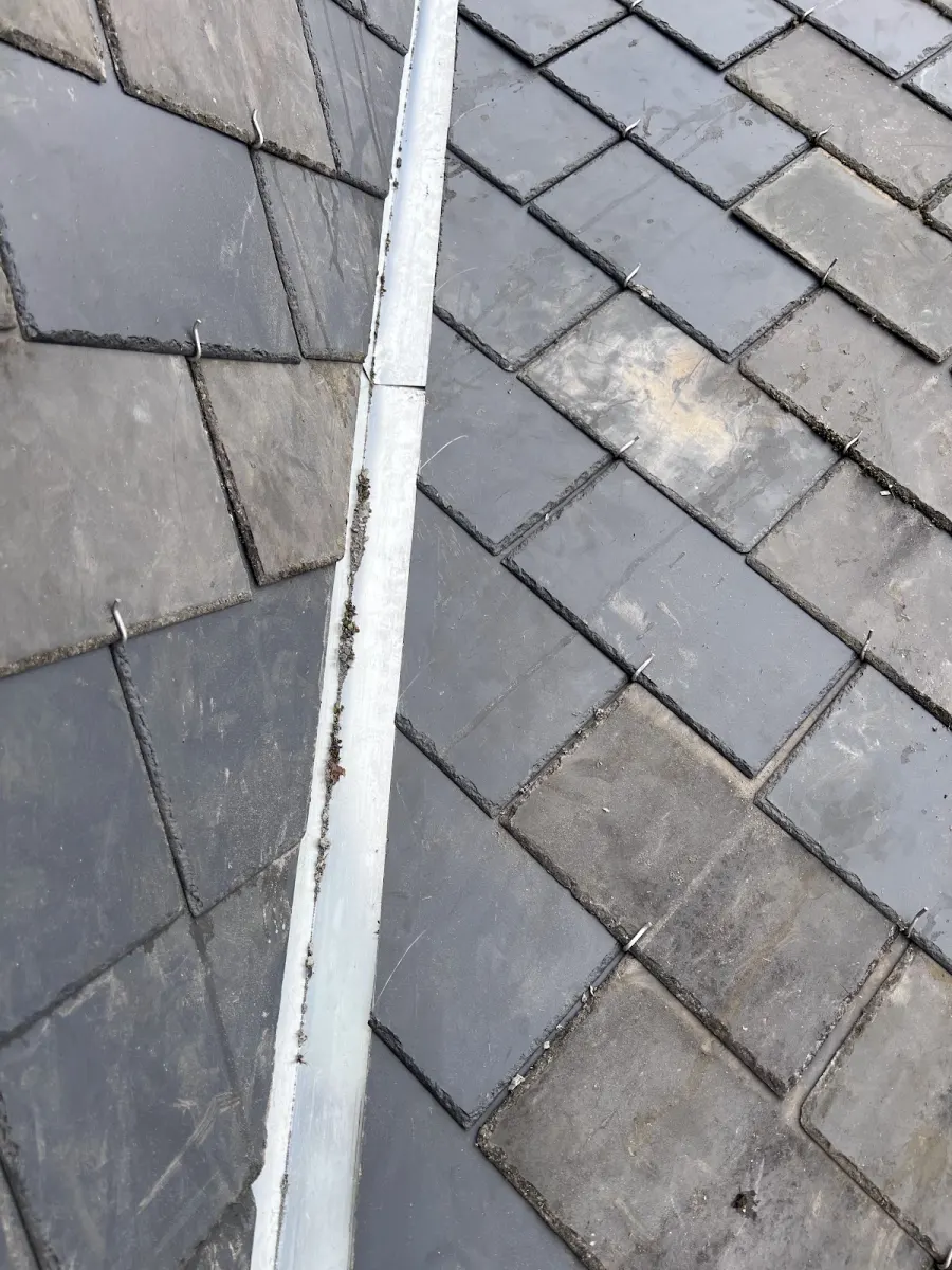 Détail de toiture après travaux de couverture au Blanc-Mesnil